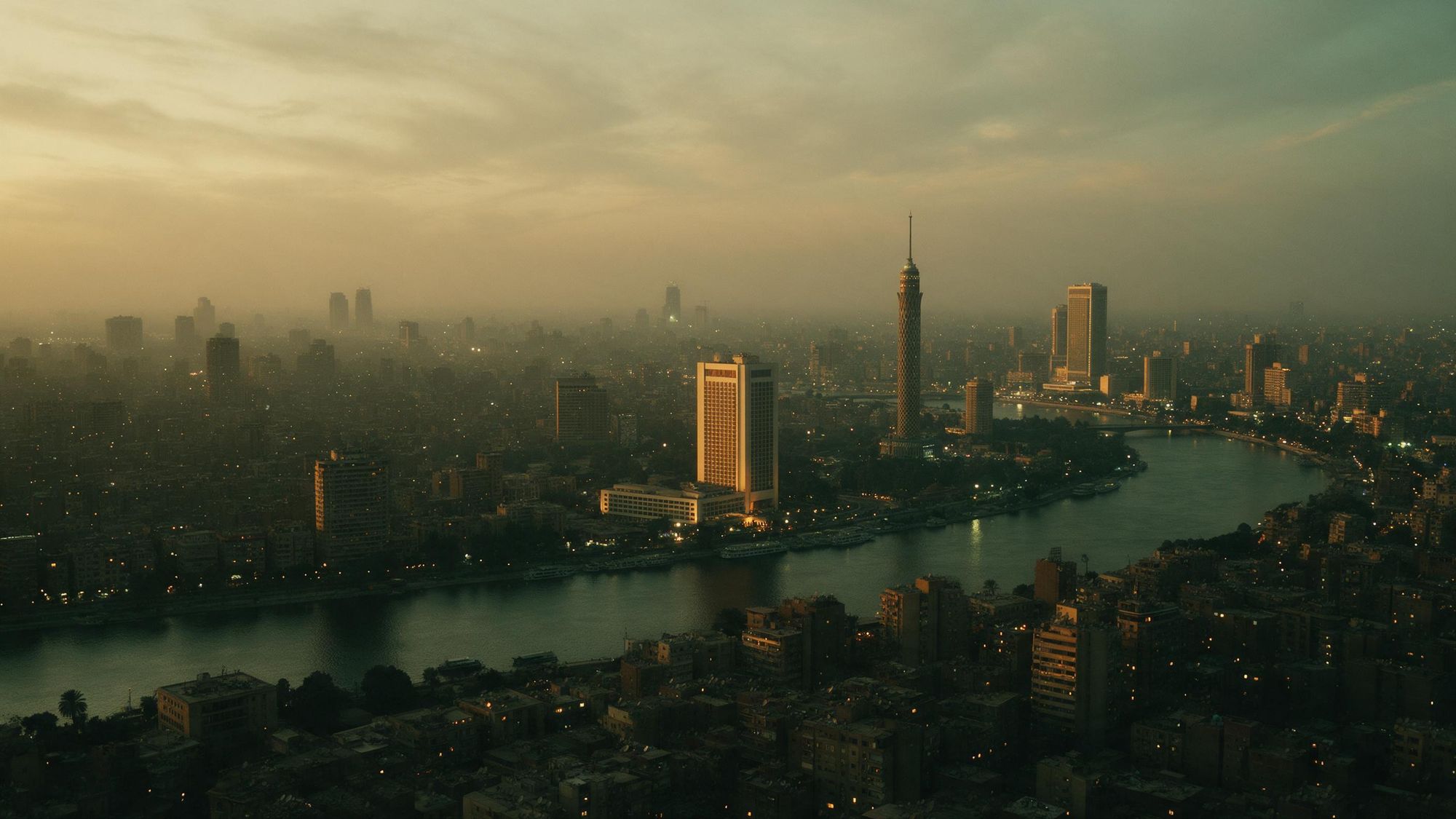 أفق القاهرة ونهر النيل عند الغروب